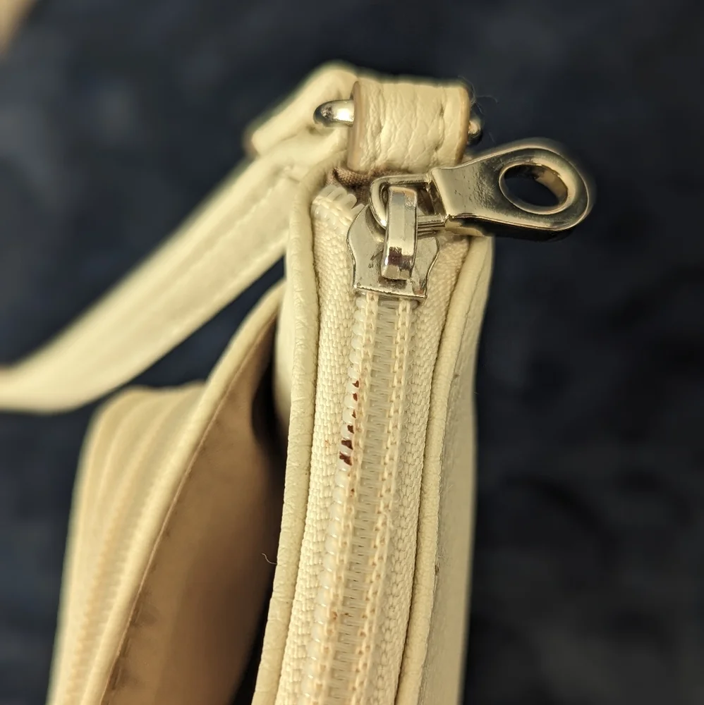Women's Relic Crossbody Purse - Picture 4 of 16